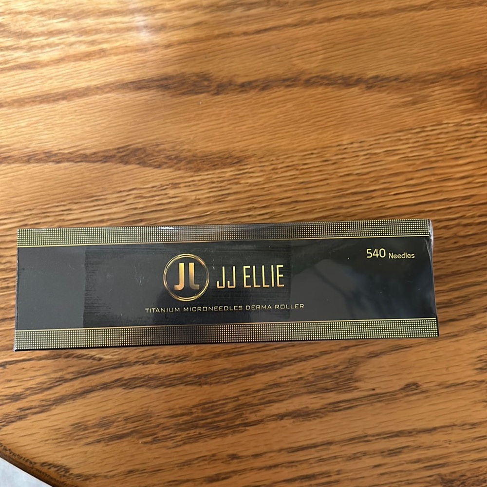 Micro needle derma roller
